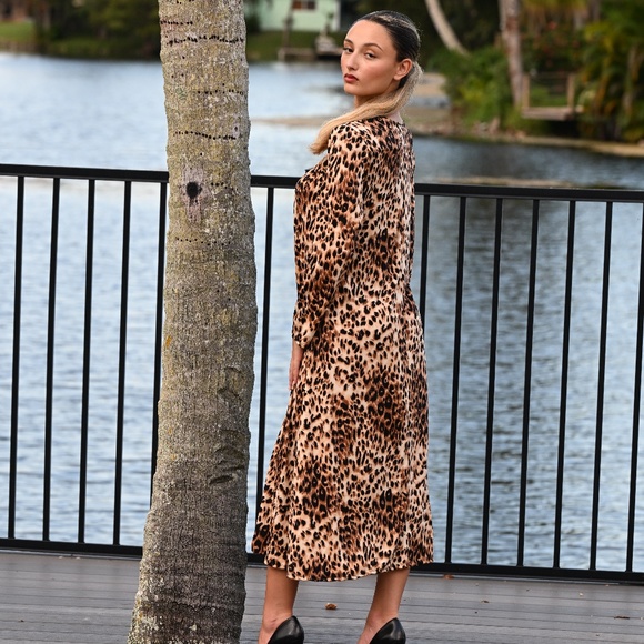 DEVORAH'S SECRET Modest Midi Dress Leopard Print / Regular& Plus sizes - Picture 6 of 7